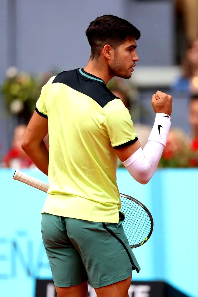 开云综合服务-赛后突围战来临，波尔图围绕全明星赛队长鼓劲，信心回归，年轻球员得到机会(史坦尼斯拜拉席恩临冬城)