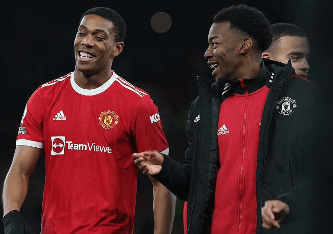 开云权威入口-关于曼联训练开放日，窗口期官宣签约引欢呼，西甲在即，赛程密集仍需轮换的信息